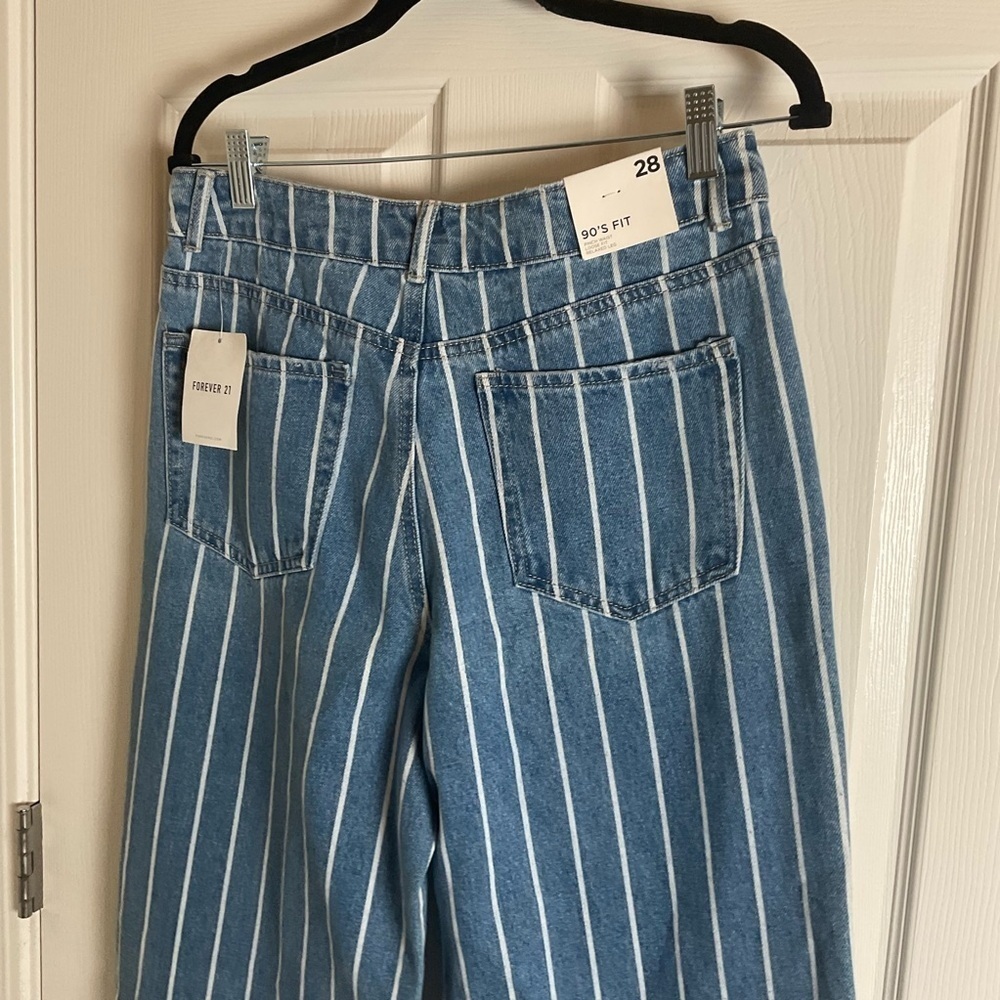 Forever 21 90’s fit Striped Blue Women's Jeans
Size 28 - Picture 6 of 9